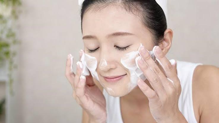 Chăm sóc da tuổi 20